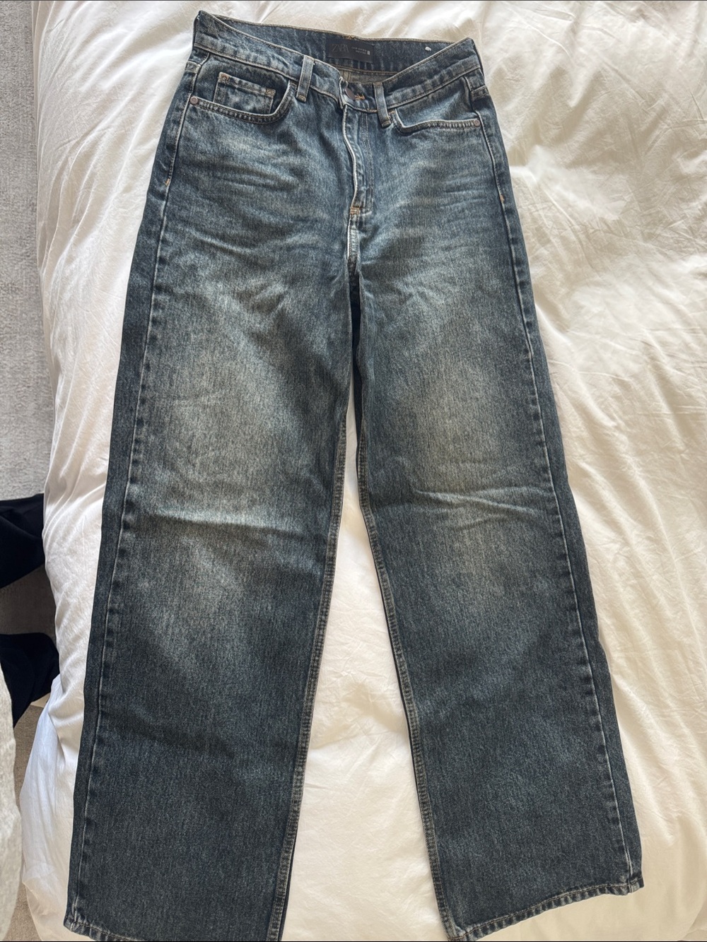Zara Classic Women’s Washed Black Straight-Leg Jeans